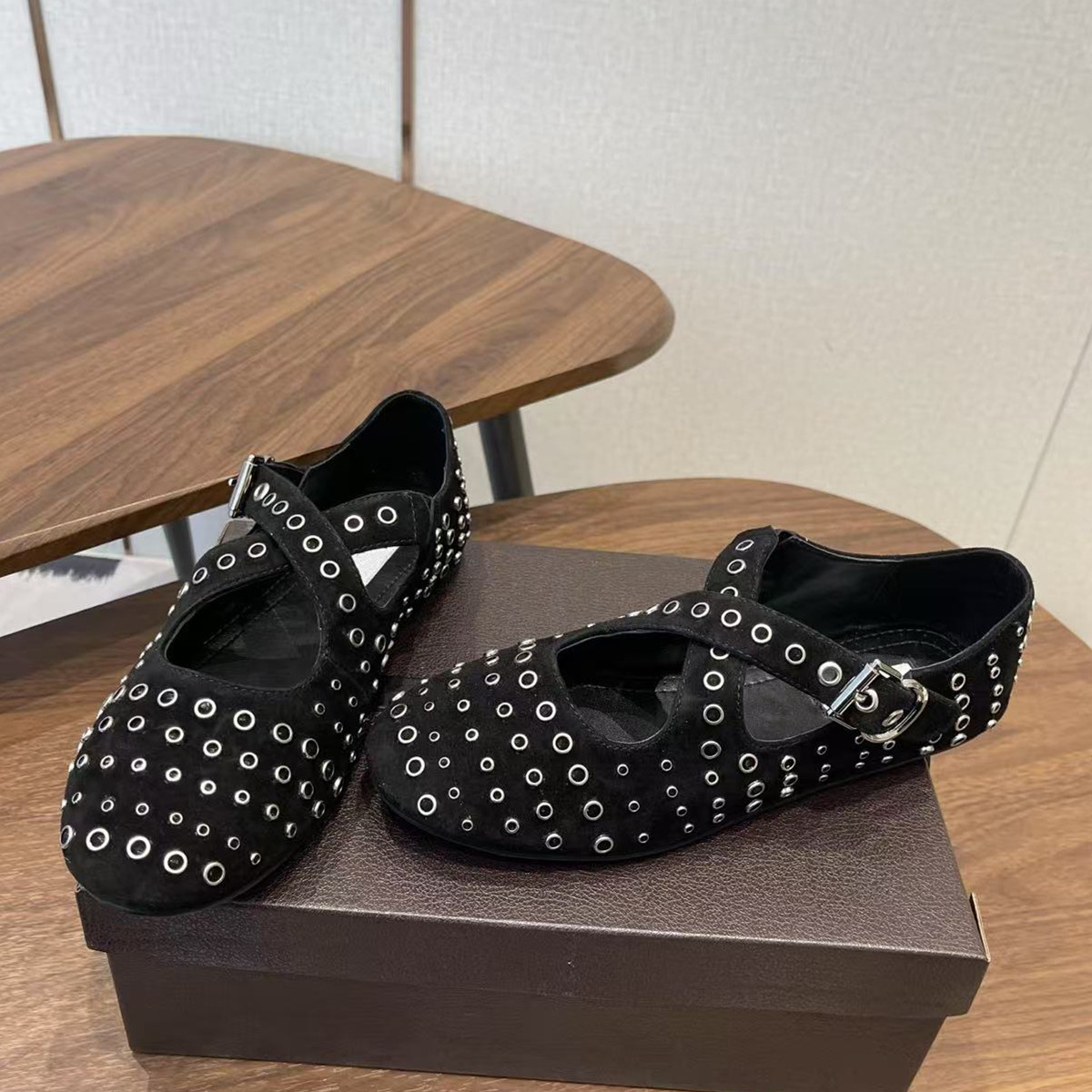 デザイナーリベットレザーメリージェーンシューズ レディース  - Ballet Flat Women のレビューと価格