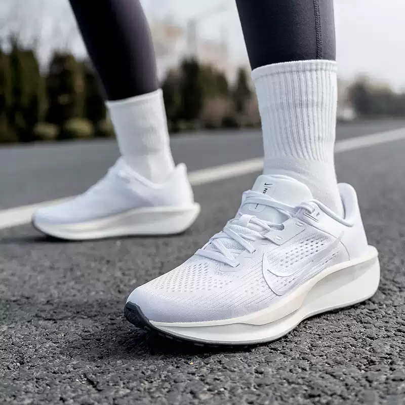NIKE レディース QEST 6 メッシュシューズ - ロ - Women'S Shoes Nike Jordan のレビューと価格