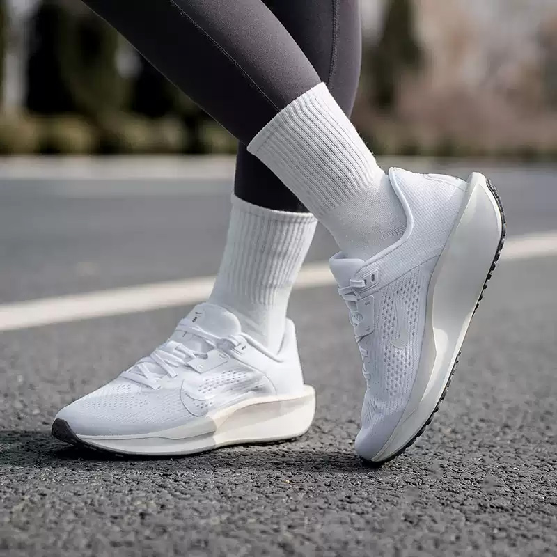 NIKE レディース QEST 6 メッシュシューズ - ロ - Women'S Shoes Nike Jordan のレビューと価格